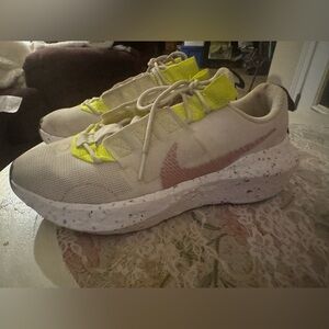 Women’s Nike pink/white sz 7